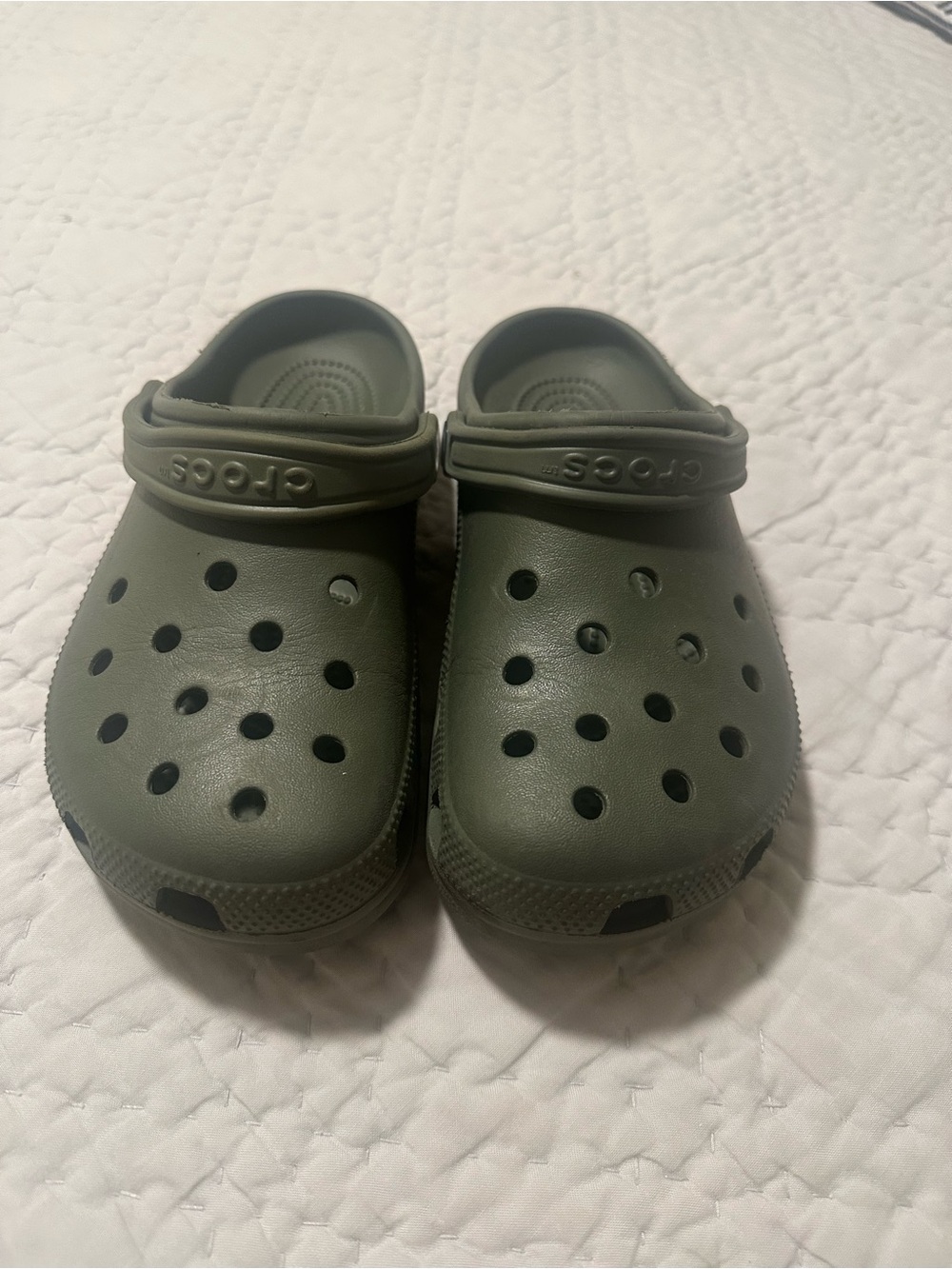 Men’s CROCS size 7